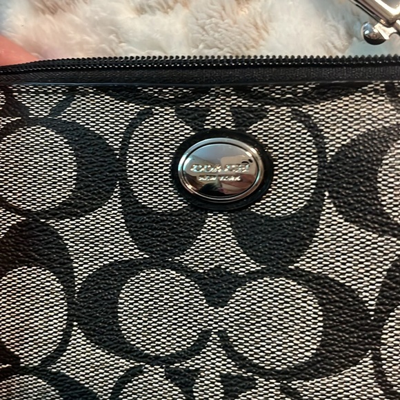 Coach wristlet - Picture 4 of 5